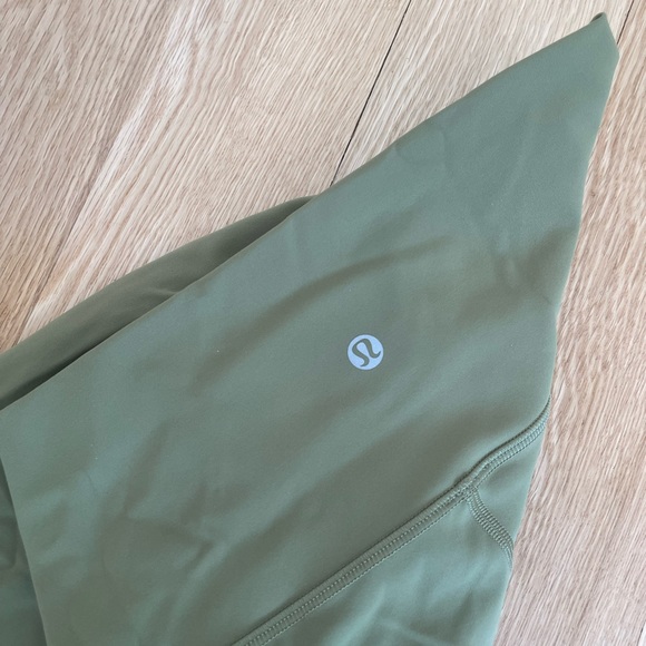 Lululemon green wunder train 28” size 4 leggings - Picture 4 of 5